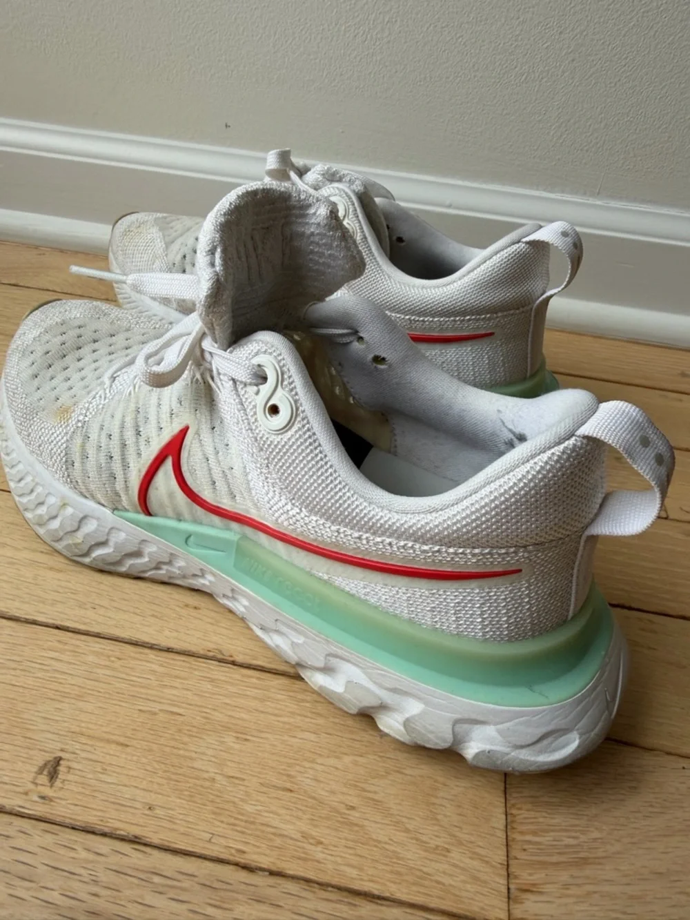 Nike React Infinity Run Flyknit Women’s Size 7 – White/Red/Mint